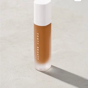 Fenty #390Pro Filt’r Soft Matte Longwear Foundation